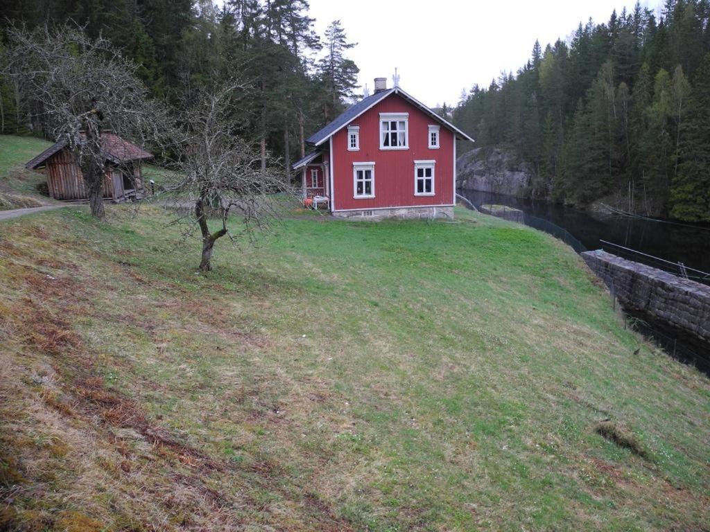 vrangfoss slusevaktarbolig Hotell Funnemark Exteriör bild