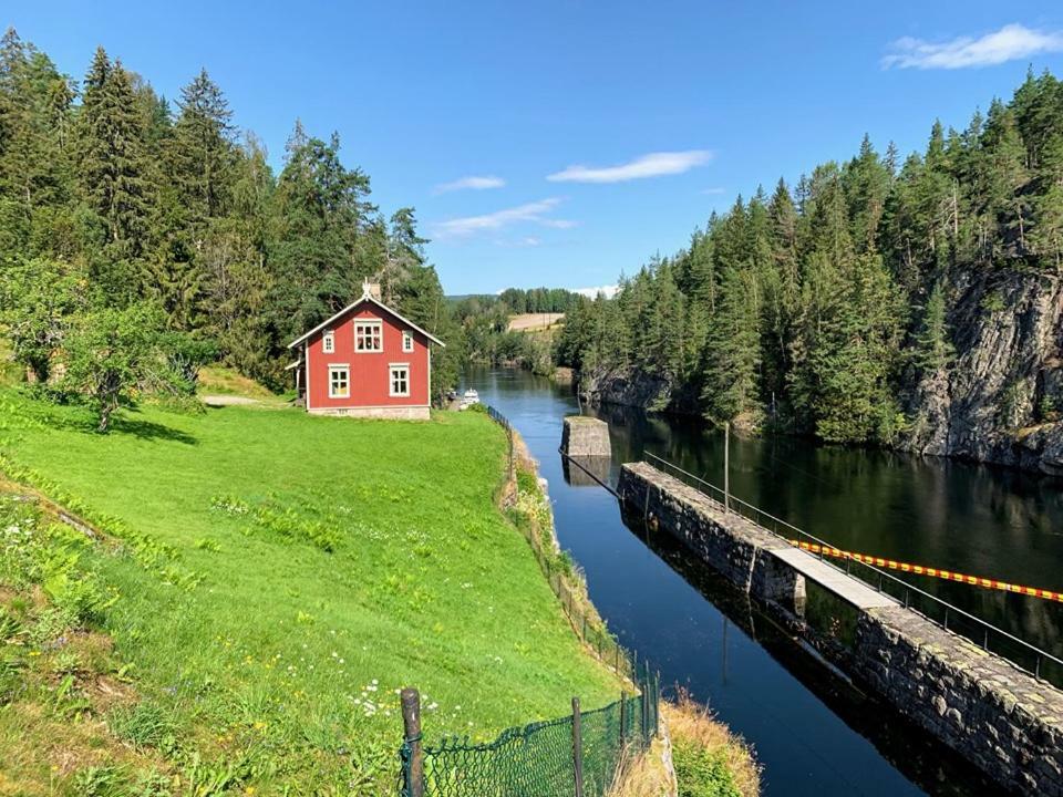 vrangfoss slusevaktarbolig Hotell Funnemark Exteriör bild